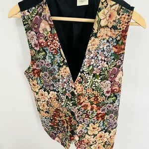 Cabin creek Floral Tapestry Vest size large